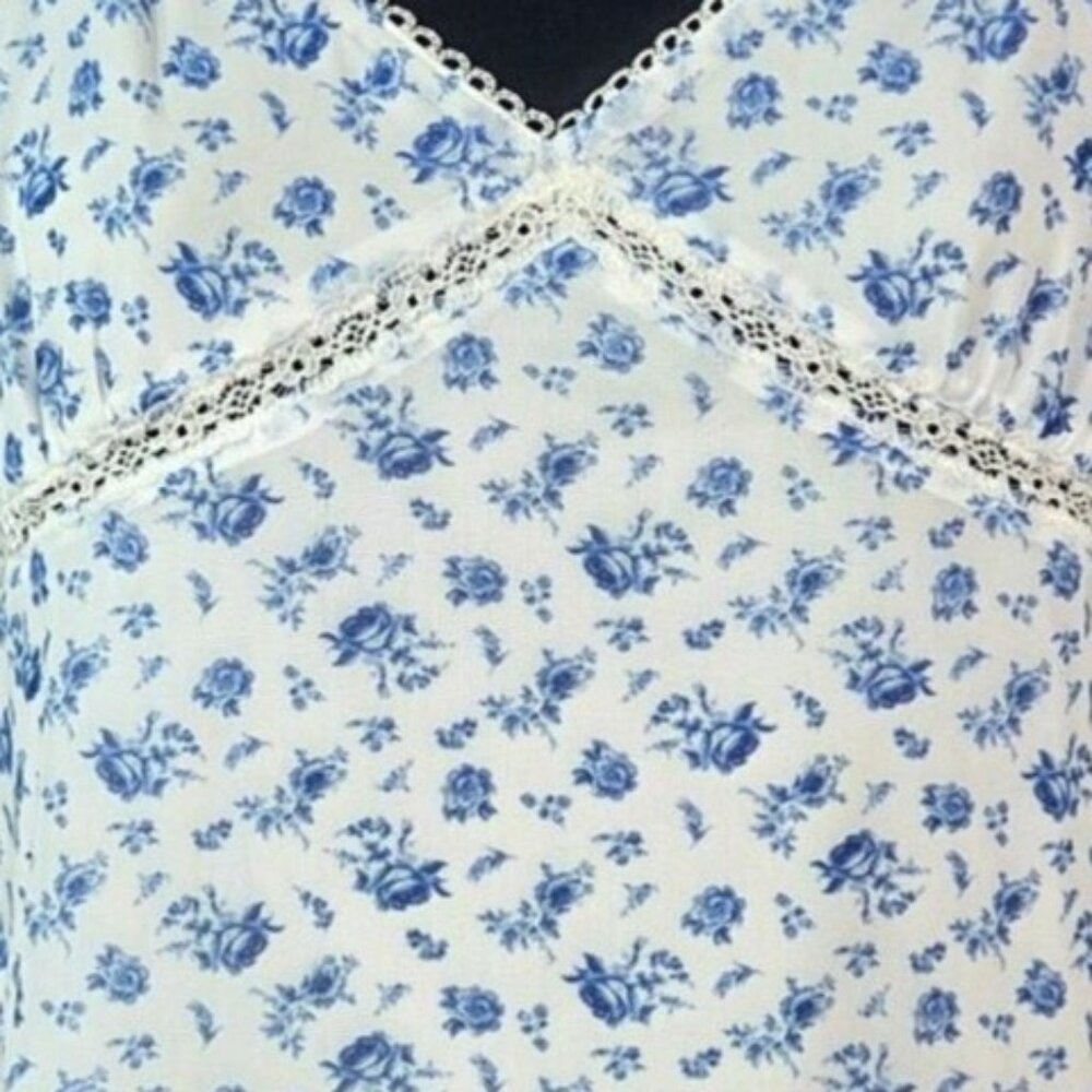 Abound Womens Sweet Mesh Lace Trim White & Blue Floral Camisole Top Lg NWT - Picture 3 of 9